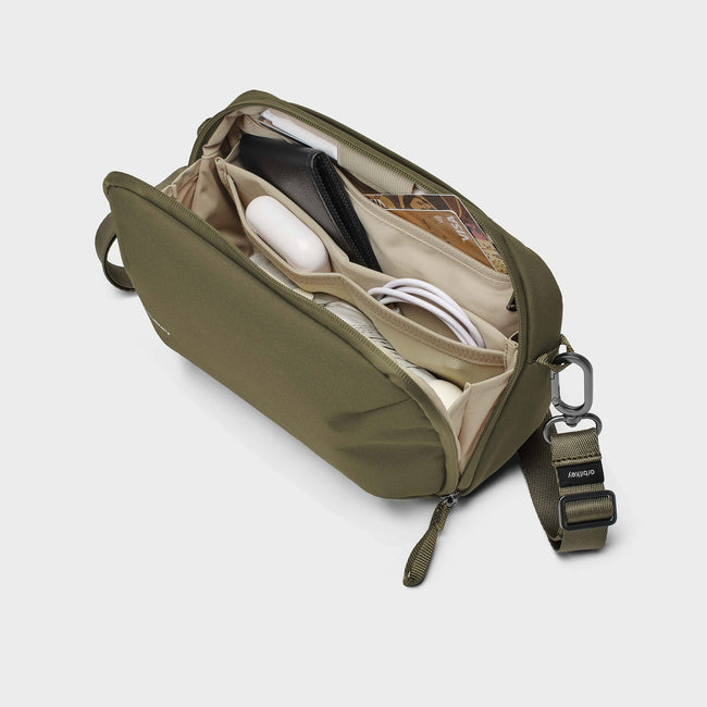 olive|Integrated mesh pockets